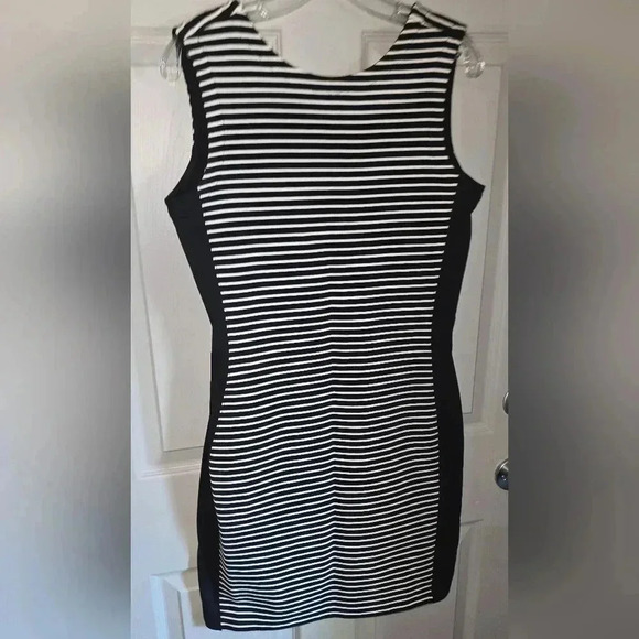Athleta Striped Mala Bodycon Athleisure Black White Colorblock Slimming M - Picture 6 of 9